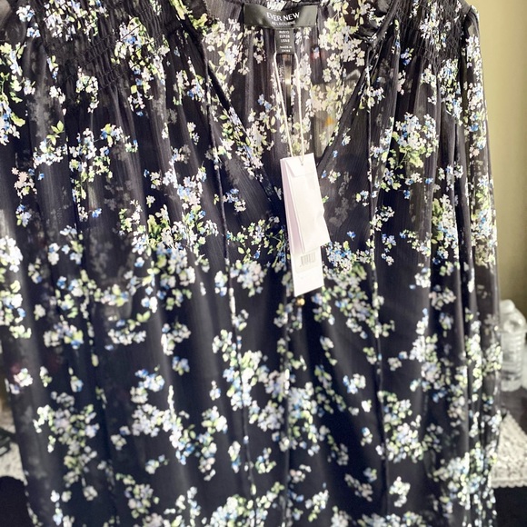 Shirred Sleeve Blouse - Picture 3 of 5